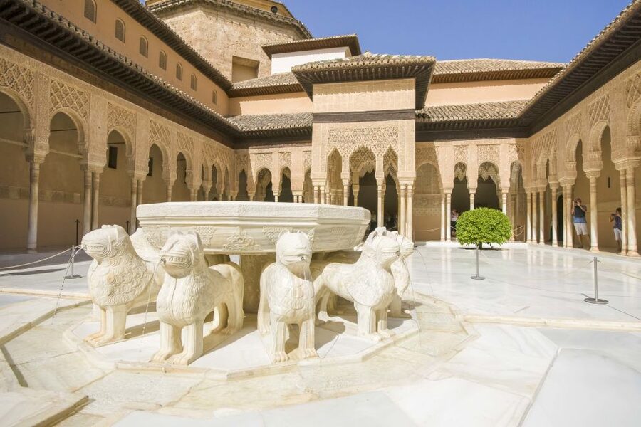Private tour in all complete complex of Alhambra with ticket - The Alcazaba and the Alhambra’s Military Side
