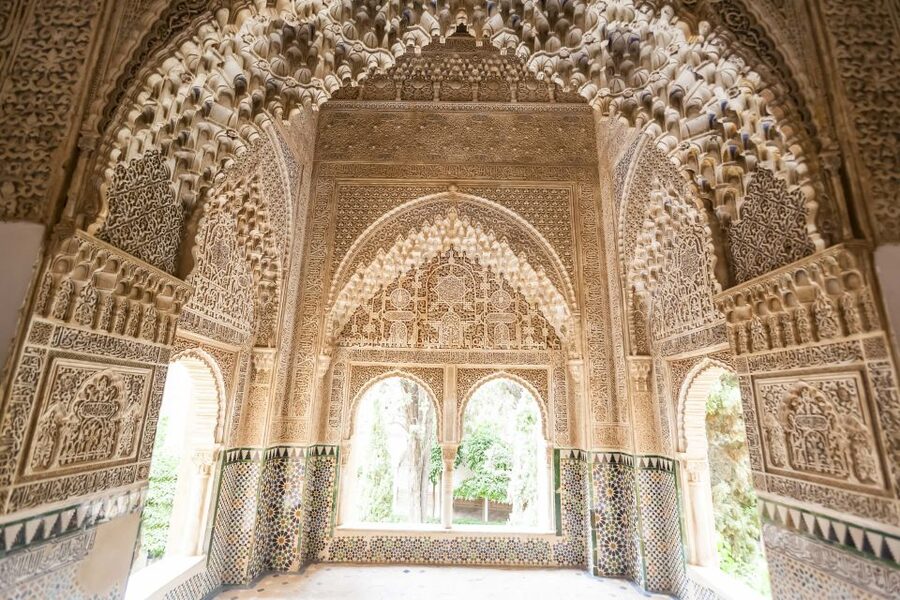 Private tour in all complete complex of Alhambra with ticket - Generalife Gardens and the Outdoor Pause