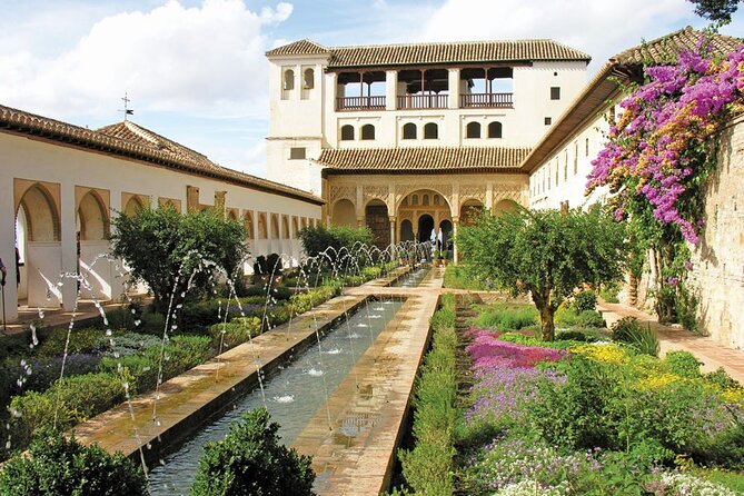 Private Tour of the Alhambra to travel back in time. NO TICKETS - Why a private guide helps at the Alhambra