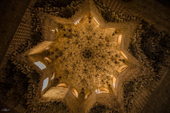 Private Tour to The Alhambra with Nasrid Palaces in Granada - Why a private Alhambra tour helps