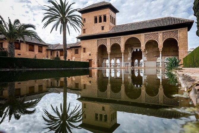 Private Tours Alhambra : Tickets & Tour Guide & Skip-the-Line - Stop one: Getting oriented at the Alhambra