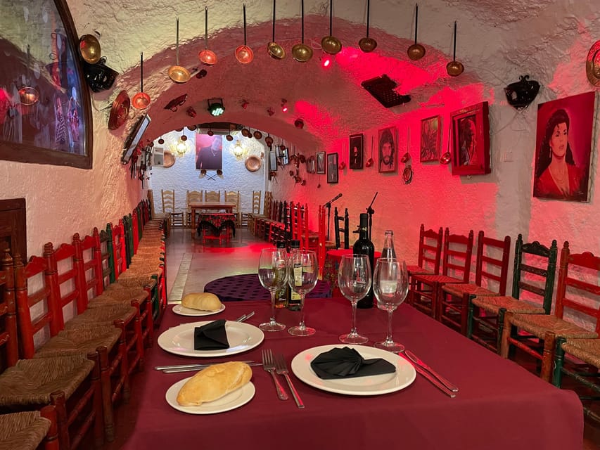 Sacromonte: Flamenco Show at Cuevas Los Tarantos Tickets - Who should book this show