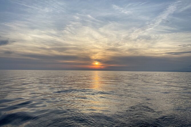 Sailing at sunset along the cliffs of Maro-Compartida - Setting out from La Herradura at sunset