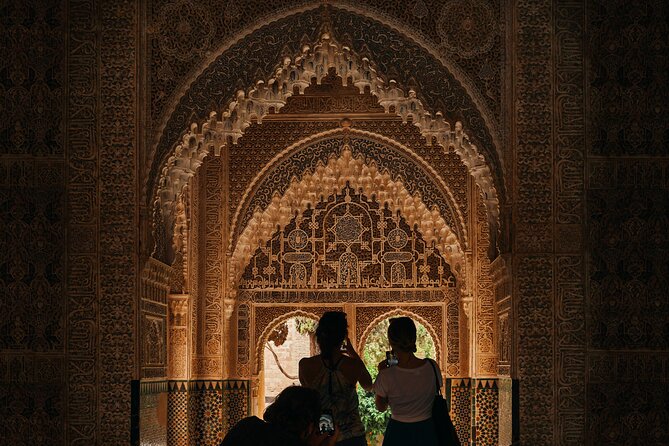 Skip The Line Alhambra and Generalife Guided Tour - The guides make or break the visit