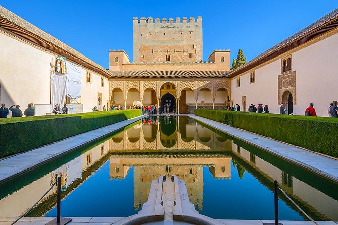Skip the line: Alhambra Palace and Generalife Gardens Private Guided Tour - Why the Alhambra needs a guided visit