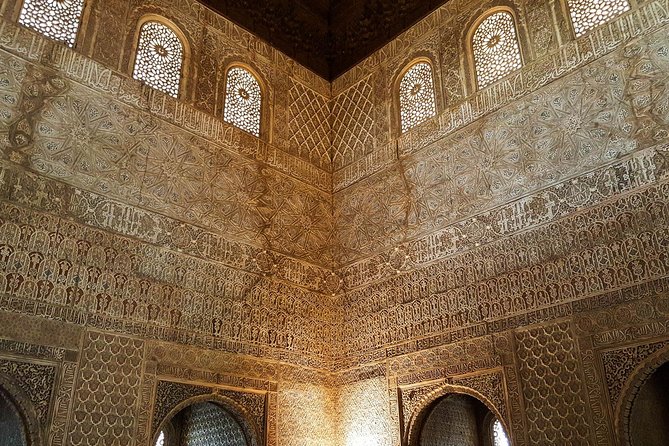 Skip the line: Alhambra Palace and Generalife Gardens Private Guided Tour - The Nasrid Palaces: Comares, Myrtles, and Lions
