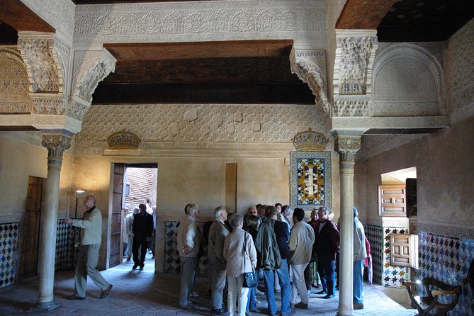 Skip the line: Alhambra Palace and Generalife Gardens Private Guided Tour - Generalife Gardens and the final views