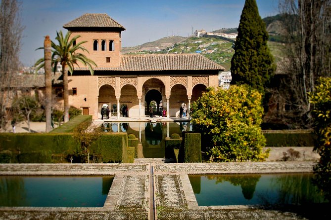 Skip the line: Alhambra Palace and Generalife Gardens Private Guided Tour - Timing, walking, and practical planning