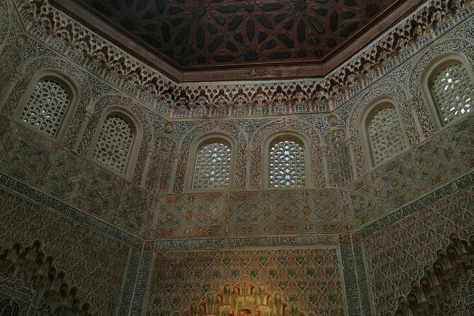 Stroll through Granada: historic center and Albayzín - Granada Cathedral from the outside