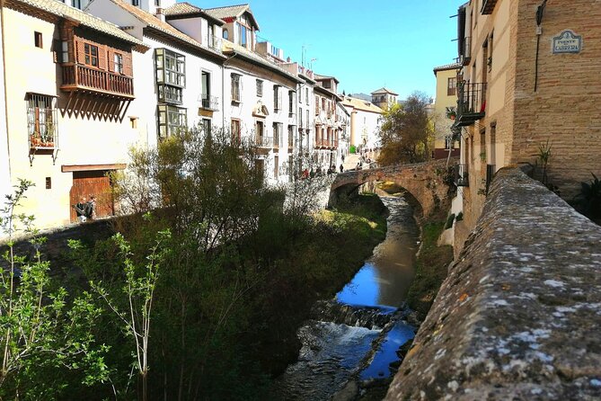 Stroll through Granada: historic center and Albayzín - One hour in Albayzín