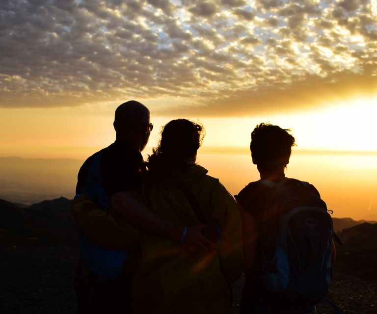 Sunset in Sierra Nevada at 2,500m altitude - Timing, comfort, and the things to check