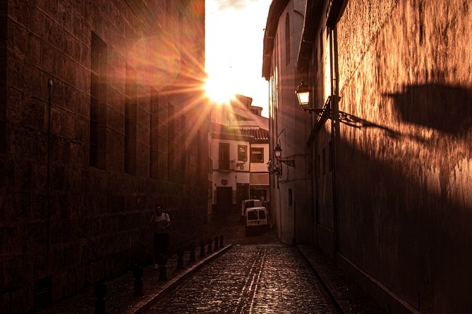 Sunset Walking Tour in Albaicín & Sacromonte - Guide quality and the small-group advantage