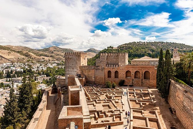 Tickets included: Alhambra Tour (Gardens, Alcazaba, Generalife) - Meeting at 11:30 am near the ticket offices