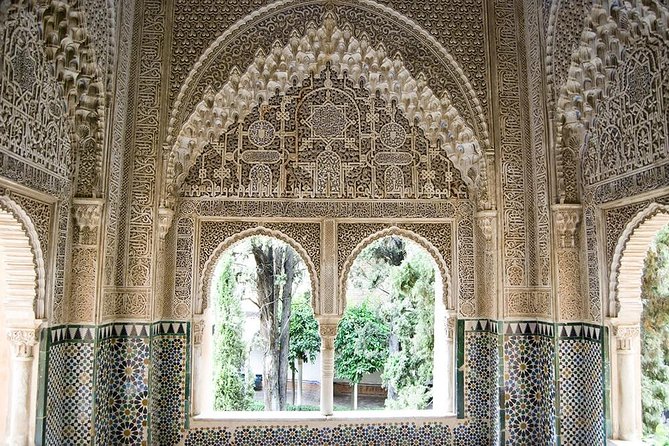 Tickets included: Alhambra Tour (Gardens, Alcazaba, Generalife) - Bags, tickets, and small practical details