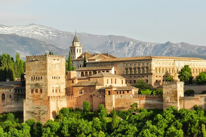 Walking tour in Alhambra, Nasrid Palaces and Generalife - The Alhambra: more than a palace
