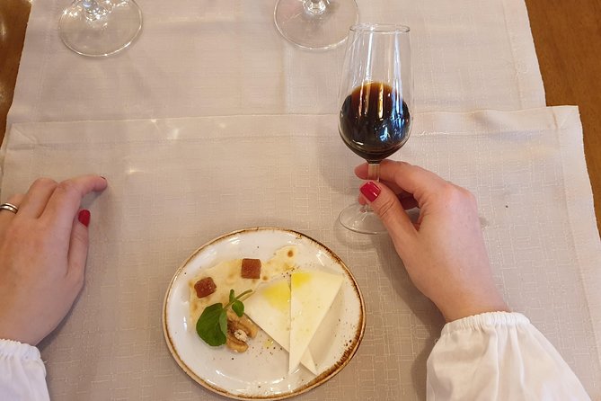 Wine Tasting in Granada - Why a group of 12 changes the evening